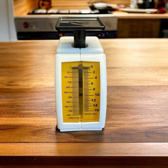 Small Plastic Kitchen Scale Vintage - Picture 1 of 14